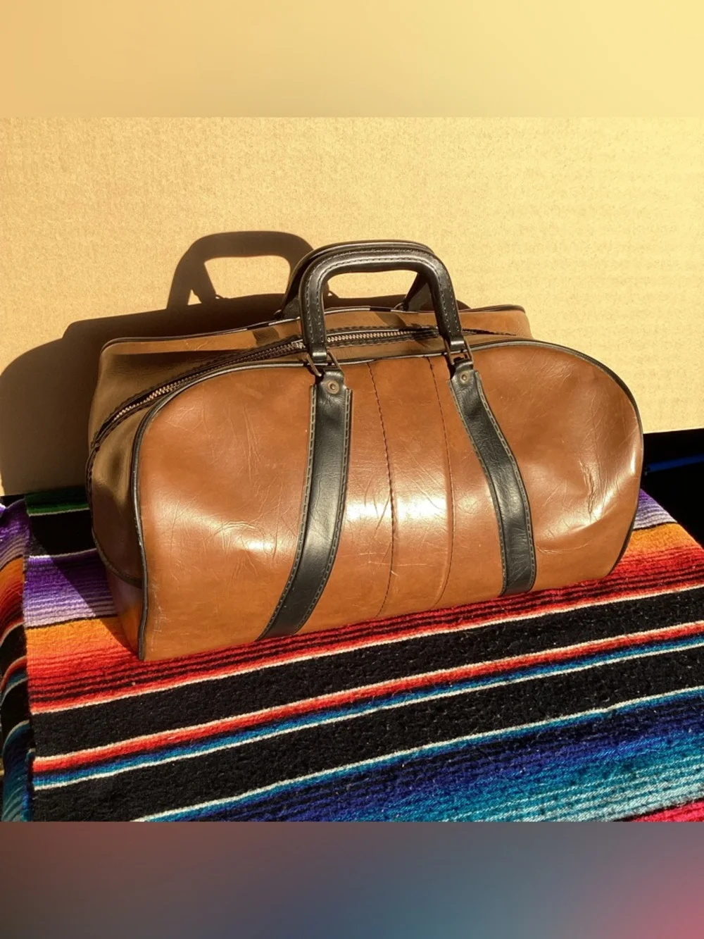Vintage leather travel duffel bag with talon zippers - Picture 5 of 11
